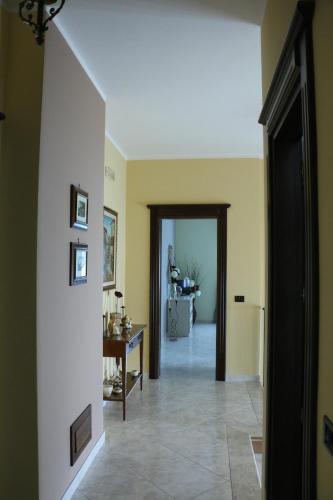 a hallway with a door leading to a living room at B&B TENUTA BIANCA in Oliveto Citra
