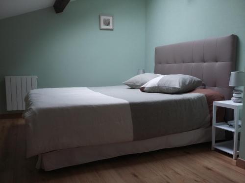 מיטה או מיטות בחדר ב-Lac et Nature