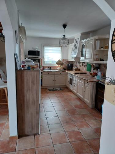 Photo de la galerie de l'établissement Villa T5 avec piscine, à Fos-sur-Mer