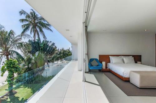 Postel nebo postele na pokoji v ubytování Ocean Villa - Lying By The Sea - Free Breakfast