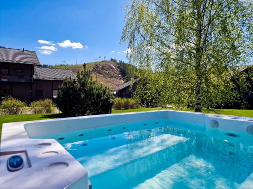 a swimming pool in the backyard of a house at Villa Kastanja - 8 henkilölle, Himoslaakso Ski-inout in Jämsä