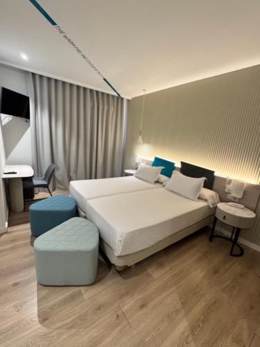 Ένα ή περισσότερα κρεβάτια σε δωμάτιο στο Hotel Mediterraneo Valencia