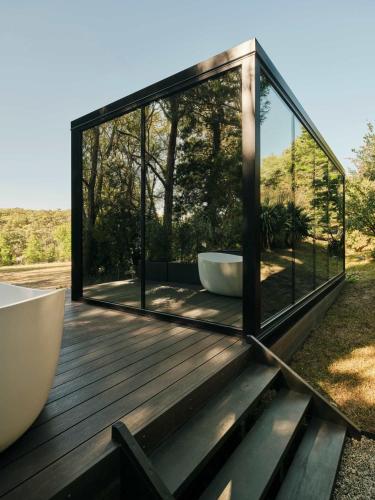 Un jardín fuera de Mirror Home Yarra Valley