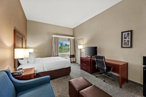 TV a/nebo společenská místnost v ubytování Comfort Inn & Suites Tuscumbia-Muscle Shoals
