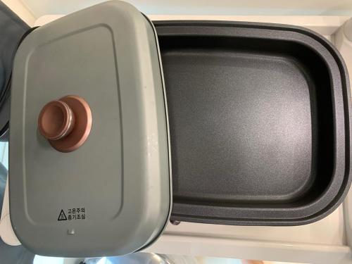 a small television with a wooden knob on it at Lotte Tower view terrace house in Seoul