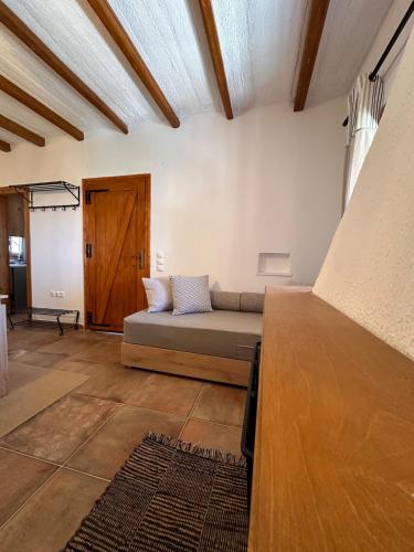 Gallery image of Maris Guesthouse in Mavrovoúnion