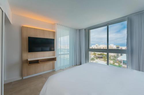 TV a/nebo společenská místnost v ubytování Radisson Blu Aruba