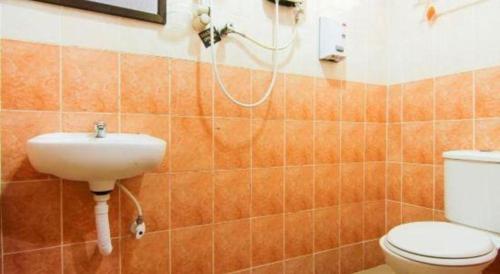 Bilik mandi di OYO 11343 Hotel Putra Iskandar