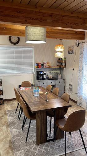 Η κουζίνα ή μικρή κουζίνα στο Mt Rainier!Best place to stay with family and friends! Sleeps10!4B 2B Home! Hottub!PondView!Paradise!