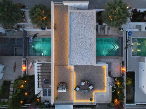 an overhead view of a building with a swimming pool at Luxusvilla mit Panorama-Meerblick 20m Privatpool in Kusadası