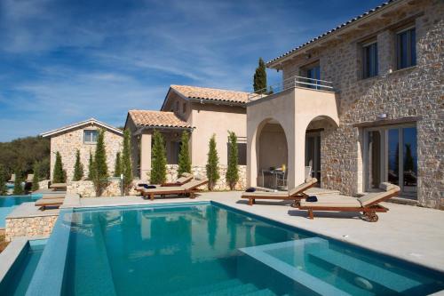 Bazén v ubytování Ionian Horizon Villas nebo v jeho okolí