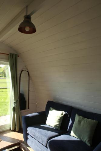 Ruang duduk di Dreish - Glamping Pod