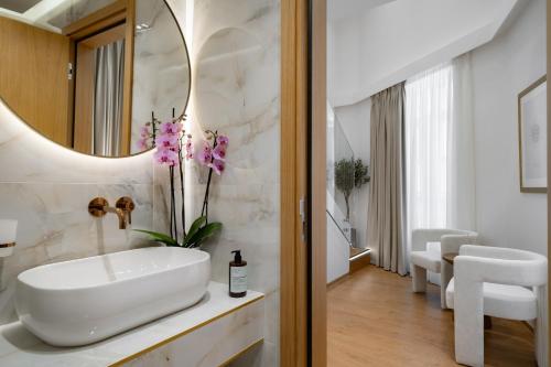 Koupelna v ubytování Aeolian Spirit Suites