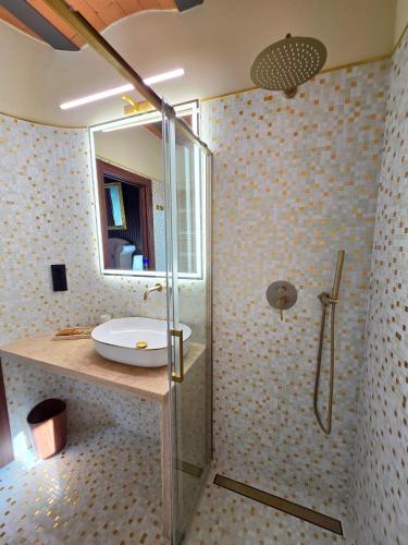 Bilik mandi di Ermes Suite Collection