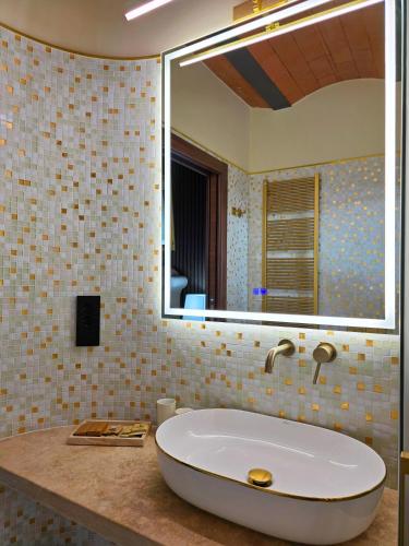 Bilik mandi di Ermes Suite Collection
