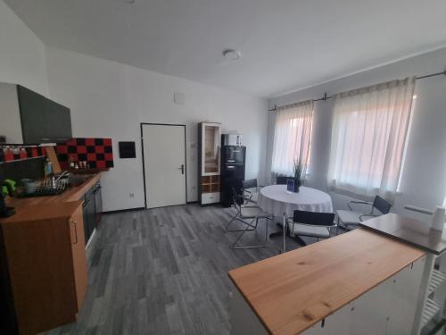a kitchen with a table and chairs in a room at Drei-FreeParking Self-Check-In in Wolfpassing an der Hochleithen