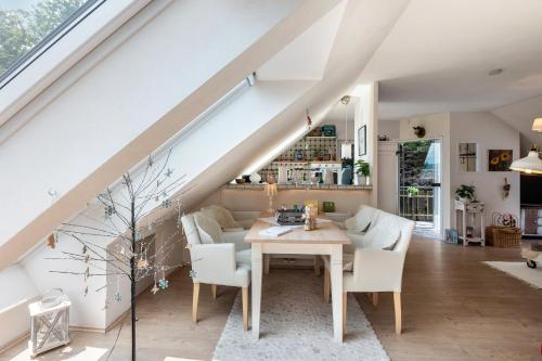 a kitchen and dining room with a table and chairs at Ferienwohnung Am Jakobsweg in Schmallenberg