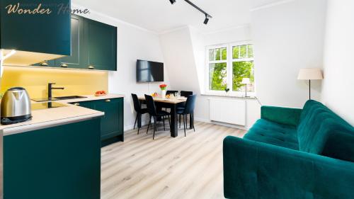 Kuchyňa alebo kuchynka v ubytovaní Wonder Home - Apartament blisko Ski Arena, szlaków turystycznych i Kościółka Wang