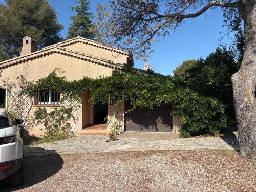 Photo de la galerie de l'établissement Magnifique villa avec piscine, à Boulouris-sur-Mer