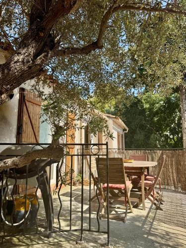 Villa au calme avec jardin, parking, clim, proche de tout !