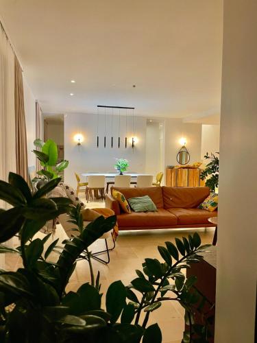 a living room with a couch and a table at Villa Les Chants Vallonnés in Spéracèdes