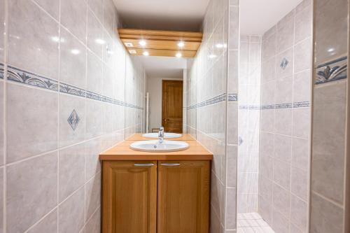 a bathroom with a sink and a mirror at Appartement 12 - Les Aravis in Crest-Voland