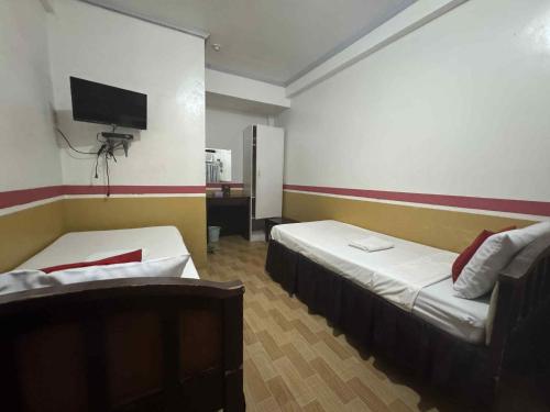 Postel nebo postele na pokoji v ubytování Pensionne Alonso by RedDoorz