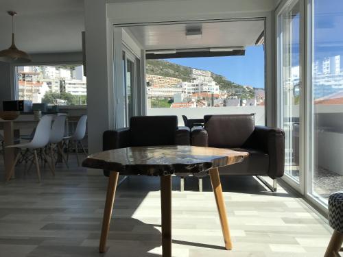 a living room with a table and a couch at Blue Bay Beach Apartment in Sesimbra