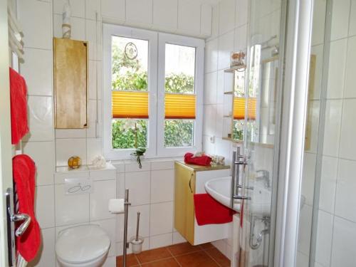 Koupelna v ubytování Residenz Falkenberg Wohnung ,,Seeadler''