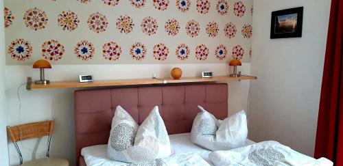 Postel nebo postele na pokoji v ubytování Residenz Falkenberg Wohnung ,,Seeadler''