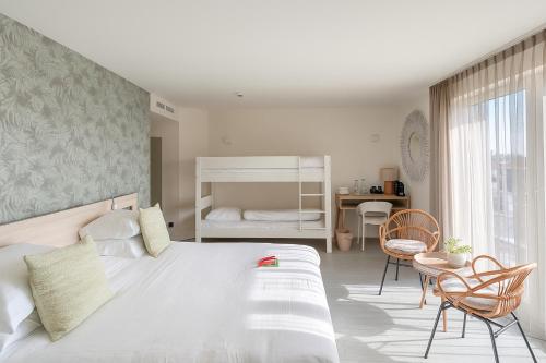 Postel nebo postele na pokoji v ubytování C-Hotels Helios