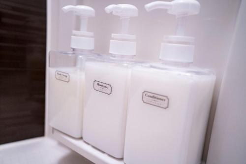 a group of three white refrigerators in a room at 5 min walk from Gotanno station 20sqm apartment with private toilet and bathroom Direct access to popular travel destinations such as Ueno in Tokyo