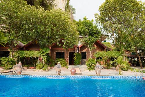 Бассейн в Tam Coc Mr Loa Bungalow & Resort или поблизости