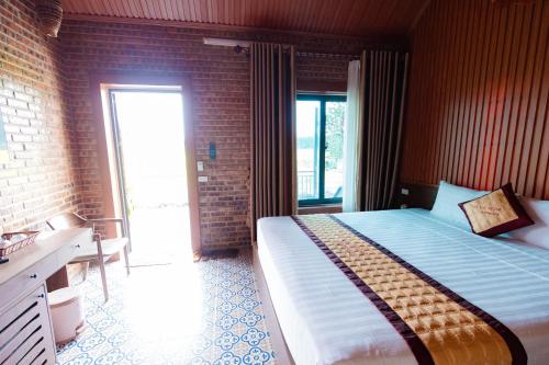 Кровать или кровати в номере Tam Coc Mr Loa Bungalow & Resort