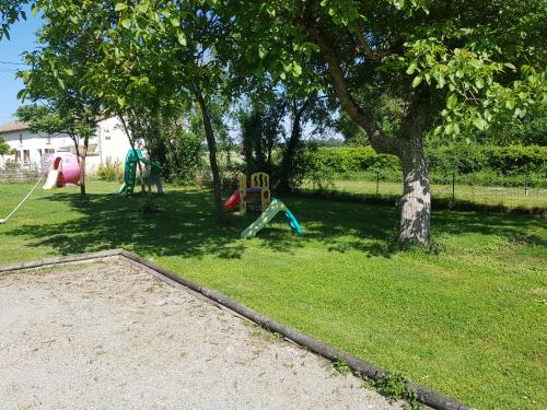 two people playing in a park with a playground at Gîte de l'aliger in Limalonges