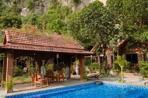 Бассейн в Tam Coc Mr Loa Bungalow & Resort или поблизости