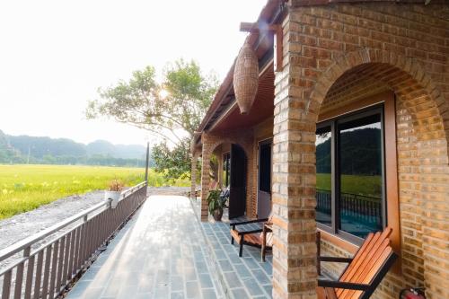 Балкон или терраса в Tam Coc Mr Loa Bungalow & Resort
