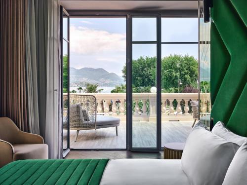 Nespecifikovaný výhled na hory nebo výhled na hory při pohledu z hotelu