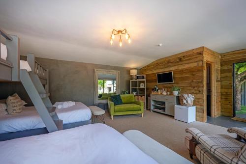 a bedroom with two beds and a living room at Lavender Lodge in Bath