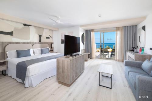 Postel nebo postele na pokoji v ubytování Hotel Riu Palace Calypso - Adults Only