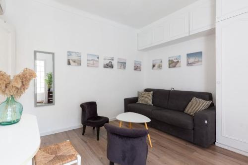 Posedenie v ubytovaní 30m Studio in the heart of old Antibes wifi air conditioning