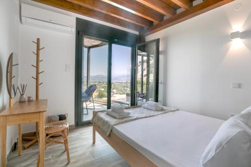 Ένα ή περισσότερα κρεβάτια σε δωμάτιο στο Green Hill Lefkada Maisonette