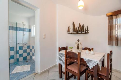 Koupelna v ubytování Sunrock Suites - Villa Menexes