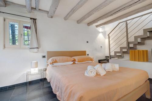 a bedroom with a large bed with towels on it at La Guardiola in Riva del Garda