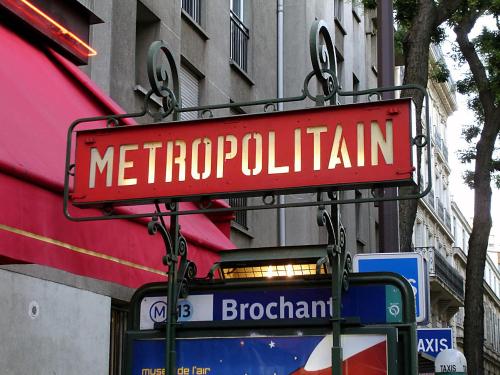 Photo de la galerie de l'établissement Bright Top Floor apartment - Batignolles - Montmartre - metro at 2 steps, à Paris