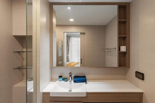 Bilik mandi di 2 br Terrace Laguna, SkyPark