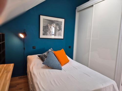 Ένα ή περισσότερα κρεβάτια σε δωμάτιο στο Superbe Loft, face à l'hippodrome