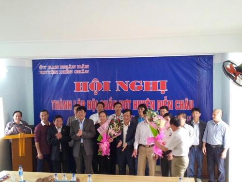 a group of people standing in front of a banner at Binh Minh Dien Chau Hotel in Diễn Châu