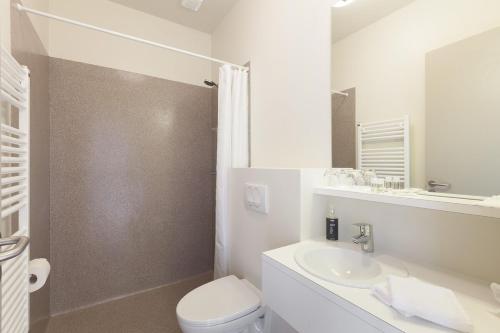 Koupelna v ubytování Geo Hotel