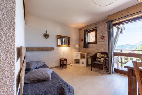 Un lugar para sentarse en Studio 14 - Charvin